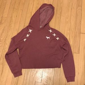 maroon hoodie cropped